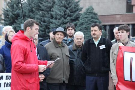 Сегодня актуально красное! Состоялась акция брянских коммунистов в память о погибших защитниках Верховного Совета 