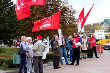 В Орловской области прошли пикеты, посвящённые 23-й годовщине расстрела Верховного Совета