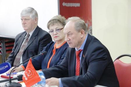 14 октября в Саратовском обкоме КПРФ состоялась пресс-конференция лидеров саратовских и московских коммунистов 