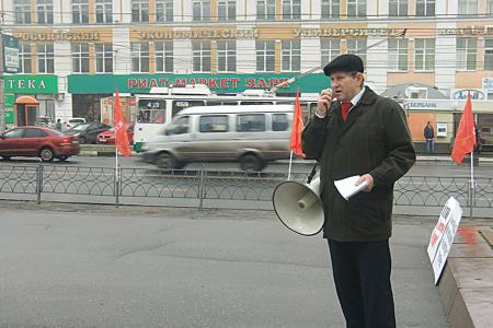 Иваново. Митинг, посвящённый памяти расстрелянных защитников Советской власти в октябре 1993 года