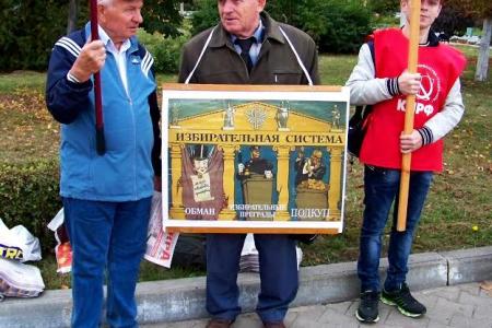В Орловской области прошли пикеты, посвящённые 23-й годовщине расстрела Верховного Совета