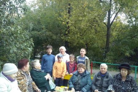 Орловские коммунисты организовали праздник в Международный день пожилых людей