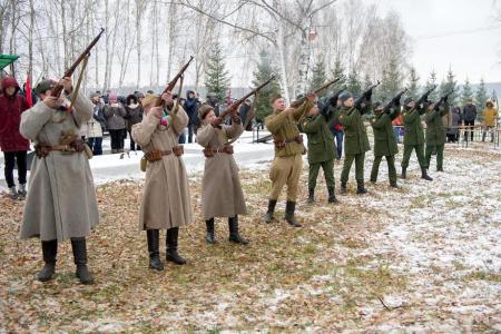 Подольские коммунисты-поисковики приняли участие в закрытии Вахты памяти 2016 