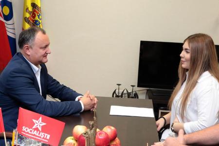 Марьяна Наумова призвала молодежь Молдовы голосовать за Игоря Додона