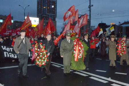 «Памяти советских патриотов верны!» В Москве прошли митинг и шествие, посвященные трагическим событиям сентября-октября 1993 года
