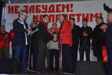 «Памяти советских патриотов верны!» В Москве прошли митинг и шествие, посвященные трагическим событиям сентября-октября 1993 года
