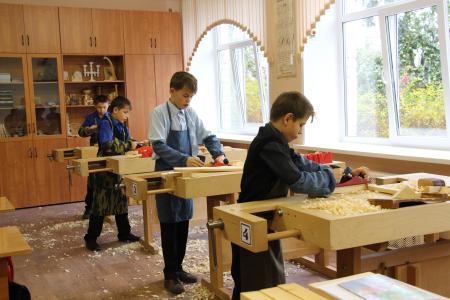Рязанские коммунисты приехали с подарками в интернат для детей-сирот