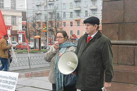 Иваново. Митинг, посвящённый памяти расстрелянных защитников Советской власти в октябре 1993 года