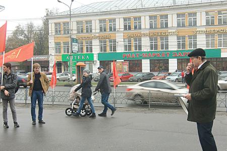 Иваново. Митинг, посвящённый памяти расстрелянных защитников Советской власти в октябре 1993 года