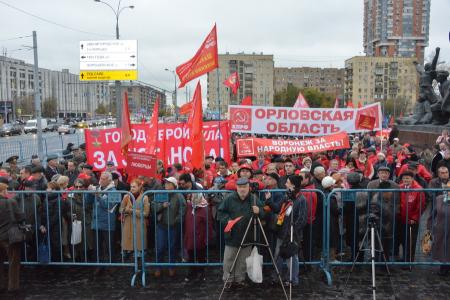 «Памяти советских патриотов верны!» В Москве прошли митинг и шествие, посвященные трагическим событиям сентября-октября 1993 года