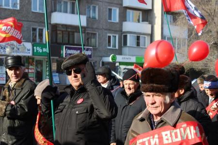 Республика Хакасия. В Абакане состоялись демонстрация и митинг, посвященные 99-ой годовщине Великой Октябрьской Социалистической Революции