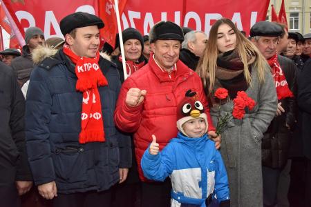 «Новый Октябрь впереди!». Шествие и митинг в Москве