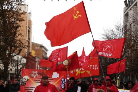 Вся власть – трудовому народу! Шествие и митинг КПРФ в Саратове