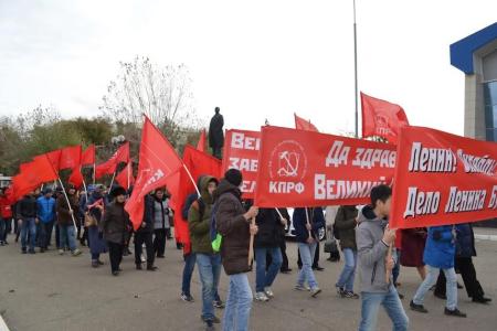 Верны идеям Великого Октября! Коммунисты Калмыкии широко отметили годовщину революции 