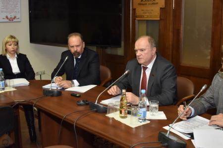 Накануне «правительственного часа» в Госдуме министр строительства и жилищно-коммунального хозяйства России встретился с фракцией КПРФ