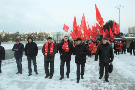 Свердловские коммунисты отпраздновали 99-летие Октябрьской революции