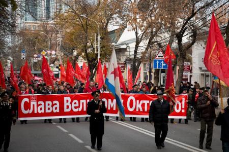 В честь Великого Октября в Краснодаре состоялись демонстрация и митинг