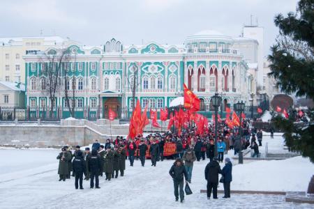 Свердловские коммунисты отпраздновали 99-летие Октябрьской революции