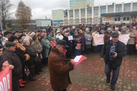 Массовая акция протеста против очередных экспериментов в сфере здравоохранения Белгородской области прошла в поселке Уразово Валуйского района