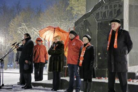 На митинг КПРФ в Великом Новгороде пришло несколько сотен новгородцев