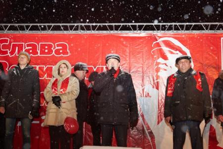 В центре Новосибирска состоялся митинг в честь 99-й годовщины Великого Октября
