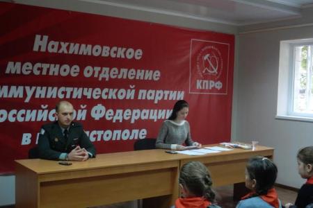 Севастопольские комсомольцы и пионеры готовятся к празднованию Великой Октябрьской революции