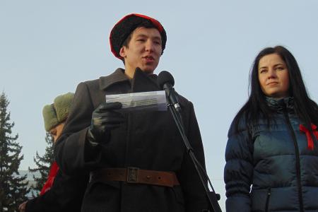 Коммунисты в Барнауле 7 ноября провели демонстрацию и митинг у памятника Ленину