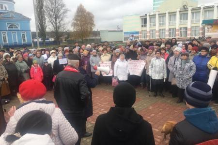 Массовая акция протеста против очередных экспериментов в сфере здравоохранения Белгородской области прошла в поселке Уразово Валуйского района