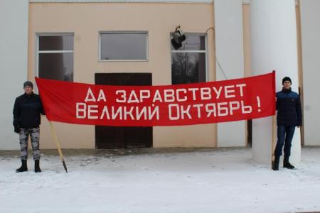 Пензенские коммунисты отметили День революции шествием и митингом