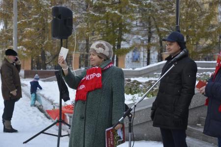 Республика Марий Эл. Жители Йошкар-Олы митингом встретили 99-ую годовщину Великой Октябрьской социалистической революции
