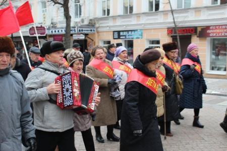 Пензенские коммунисты отметили День революции шествием и митингом
