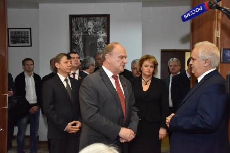 «Такие люди обновляют совесть человечества». Г.А. Зюганов выразил соболезнования в посольстве Кубы в связи с кончиной Фиделя Кастро
