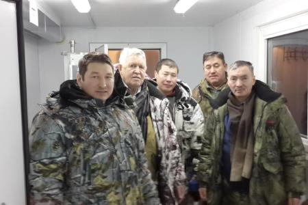 Республика Саха (Якутия), Халарчинская тундра. Оленеводы пожаловались своему земляку Виктору Губареву: «Маленькая баночка детского питания стоит 250 рублей. Дальше мы не выдержим»