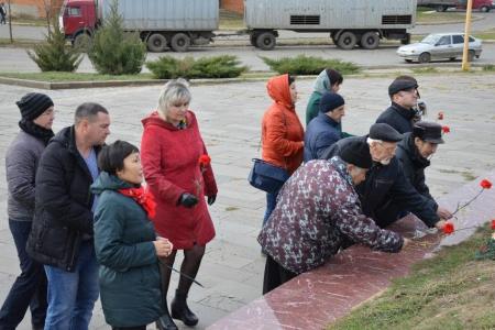 Верны идеям Великого Октября! Коммунисты Калмыкии широко отметили годовщину революции 