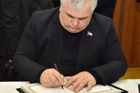 «Такие люди обновляют совесть человечества». Г.А. Зюганов выразил соболезнования в посольстве Кубы в связи с кончиной Фиделя Кастро