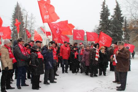 Коммунисты отдали дань памяти основателям государственности Удмуртии
