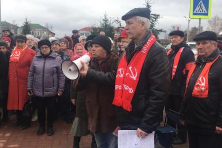 Массовая акция протеста против очередных экспериментов в сфере здравоохранения Белгородской области прошла в поселке Уразово Валуйского района