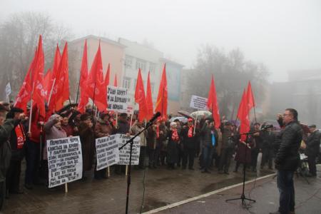 Время, ленинские лозунги развихрь! Митинг брянских коммунистов в 99-ю годовщину Великого Октября