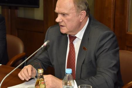 Накануне «правительственного часа» в Госдуме министр строительства и жилищно-коммунального хозяйства России встретился с фракцией КПРФ