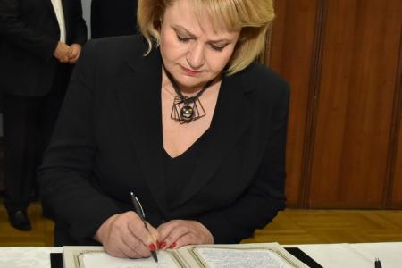 «Такие люди обновляют совесть человечества». Г.А. Зюганов выразил соболезнования в посольстве Кубы в связи с кончиной Фиделя Кастро