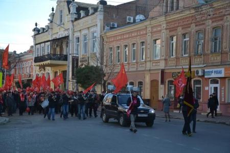 В Астрахани прошли шествие и митинг, посвященные годовщине Великого Октября