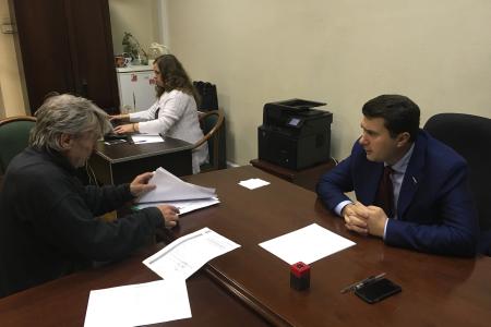 Олег Лебедев провел прием избирателей
