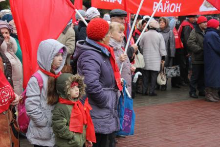 7 ноября в Волгограде прошли праздничные мероприятия, посвященные 99-летию Великой Октябрьской социалистической революции 