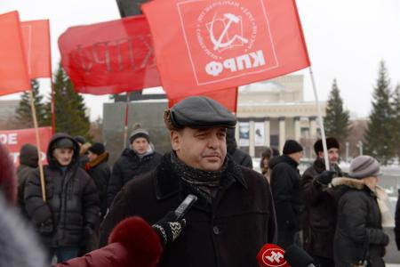 В Новосибирске стартовала серия пикетов КПРФ против попыток компании «Сибмост» отсудить у Новосибирска 2,5 млрд рублей 