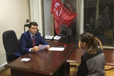 Олег Лебедев провел прием избирателей