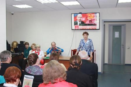 В Тюменском обкоме КПРФ прошёл торжественный вечер, посвящённый 99-ой годовщине Великого Октября