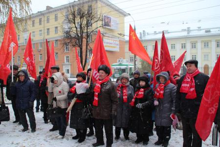 Коммунисты отдали дань памяти основателям государственности Удмуртии