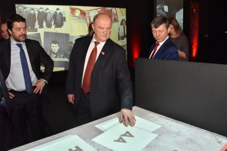 Г.А. Зюганов посетил выставку «Россия – Моя история» (1945 – 2016), проходящую в Московском Манеже