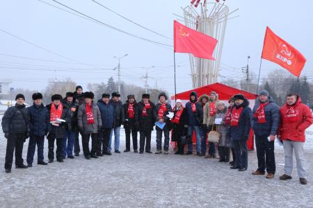 В День народного единства в Омске прошла серия пикетов КПРФ