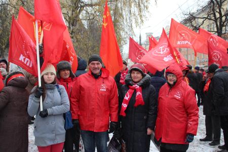 Коммунисты отдали дань памяти основателям государственности Удмуртии
